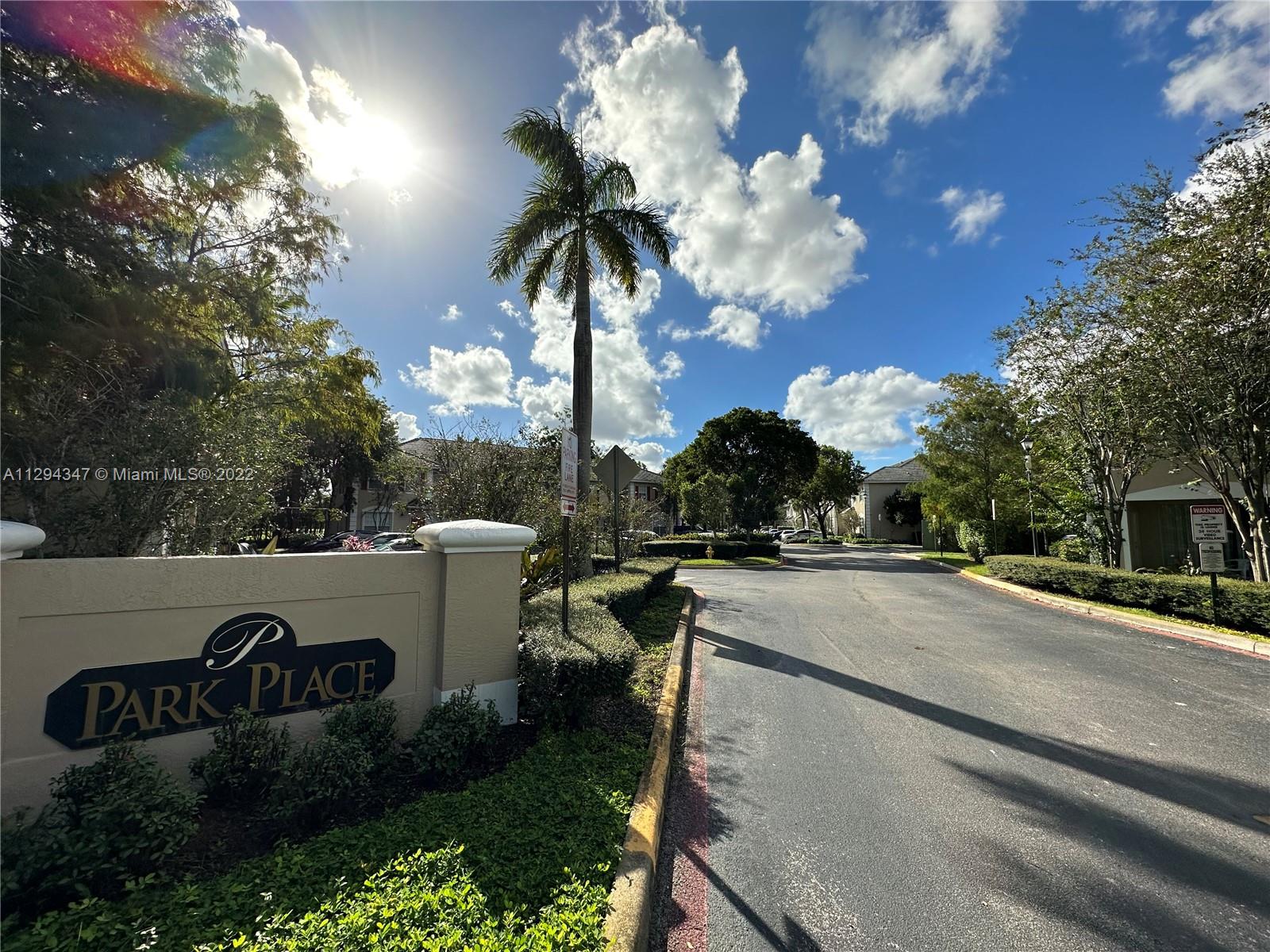 Impeccable 2 Bed 2.5 Bath beautiful apartment in the rarely available Park Place at Plantation. The upper level has lovely hardwood floors, while the lower level has excellent tiling. Ideal Location near highways, Shops, and Beaches.