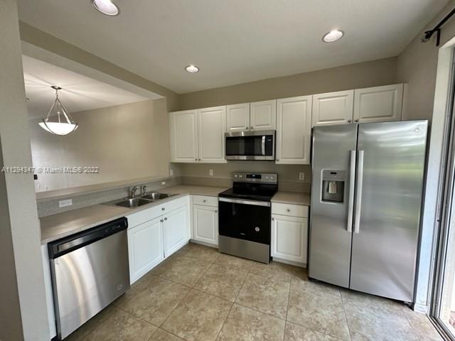 PARK PLACE AT PLANTATION - Residential Lease