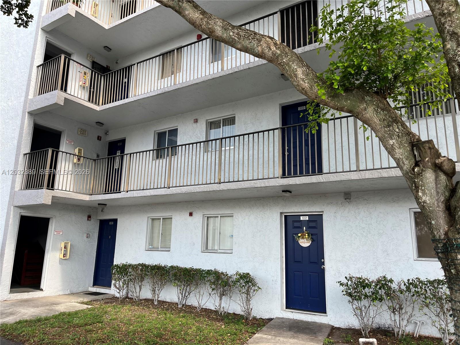 LAKESHORE AT UNIVERSITY P - Residential