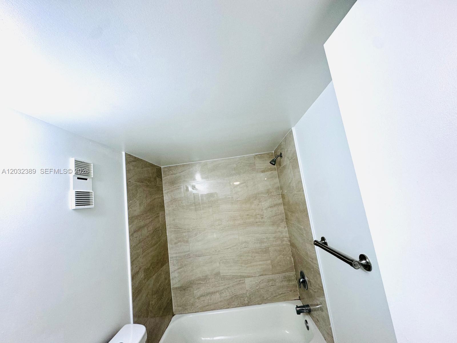 LAKESHORE AT UNIVERSITY P - Residential