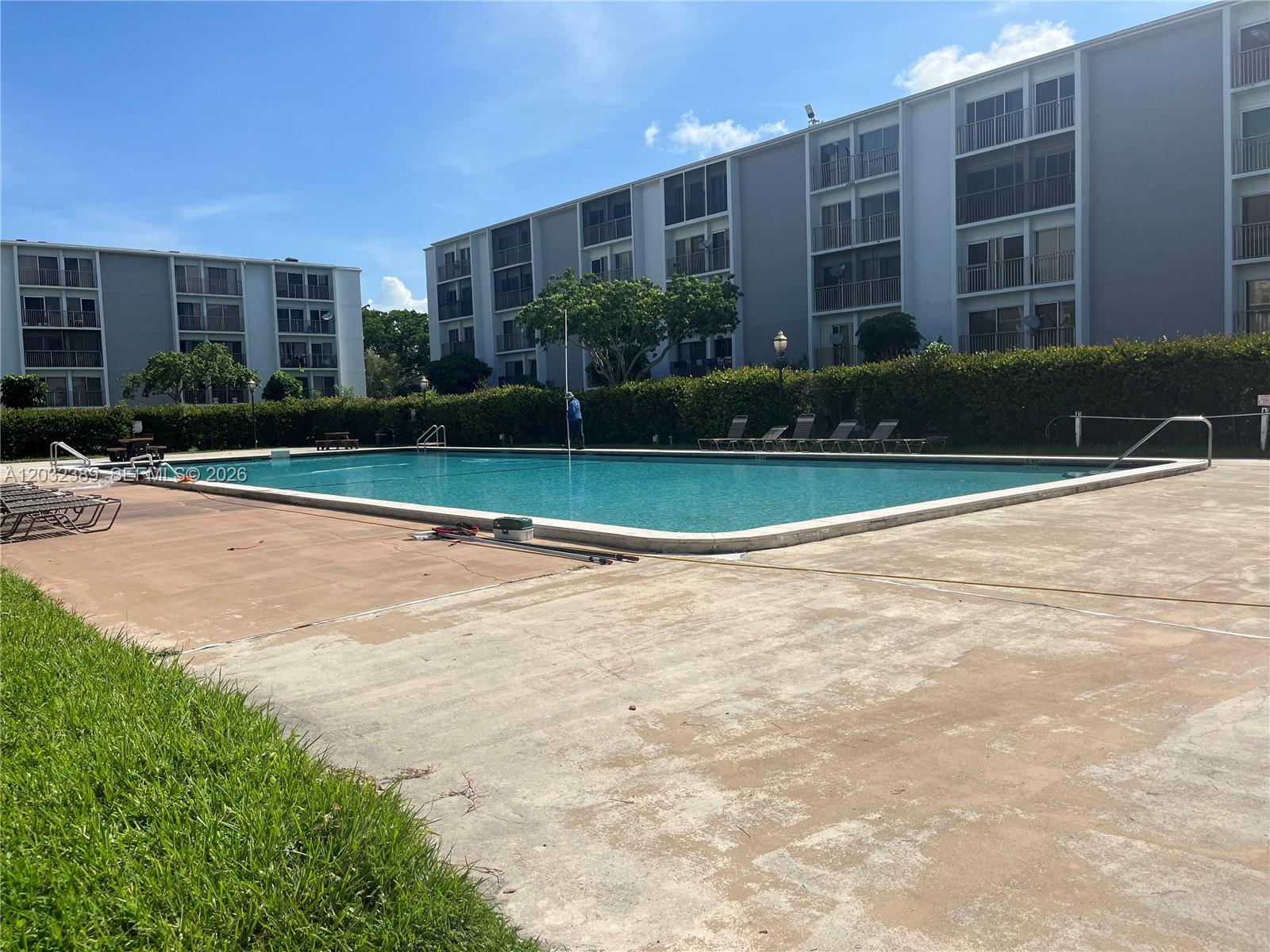 LAKESHORE AT UNIVERSITY P - Residential