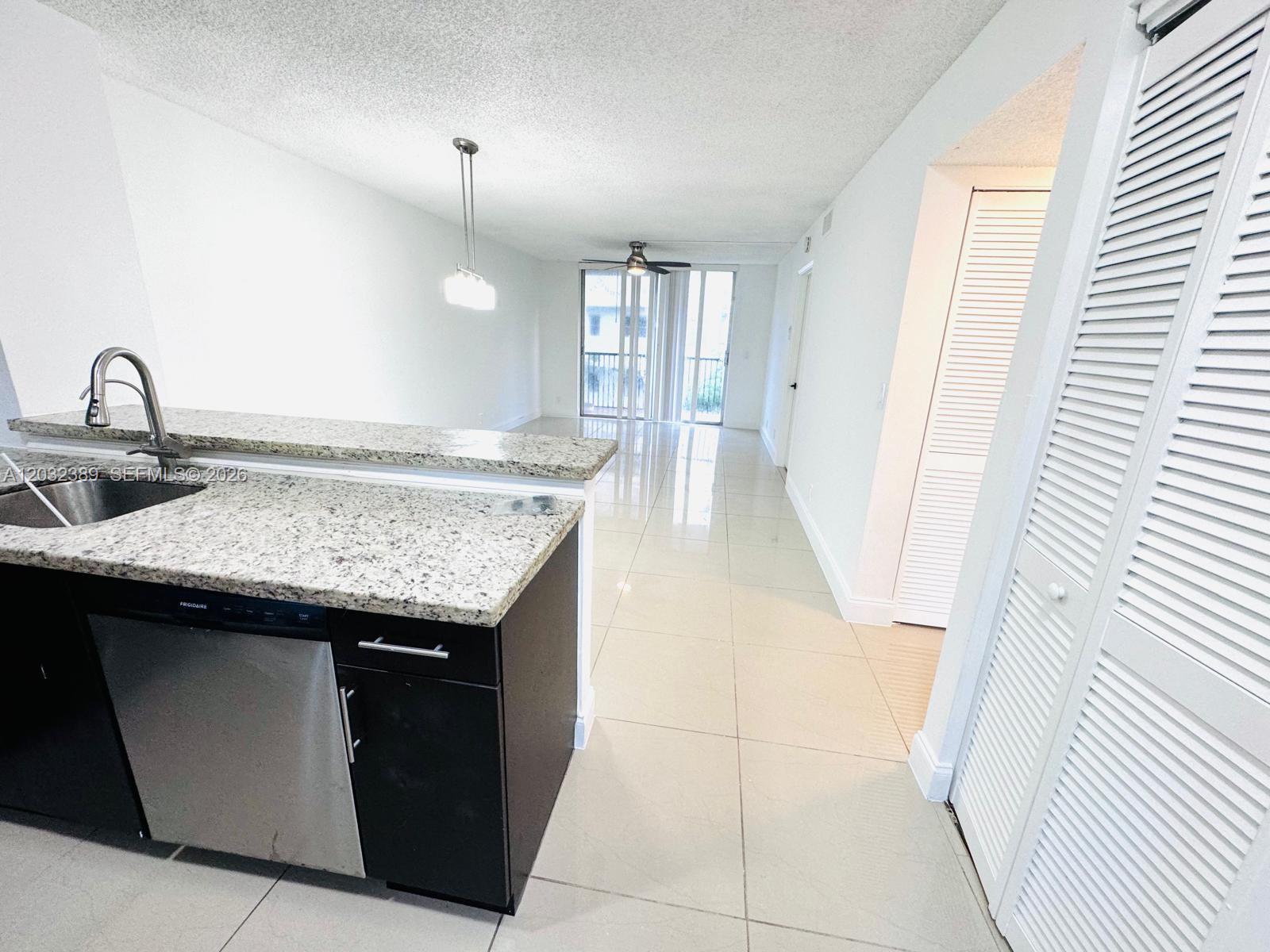 LAKESHORE AT UNIVERSITY P - Residential