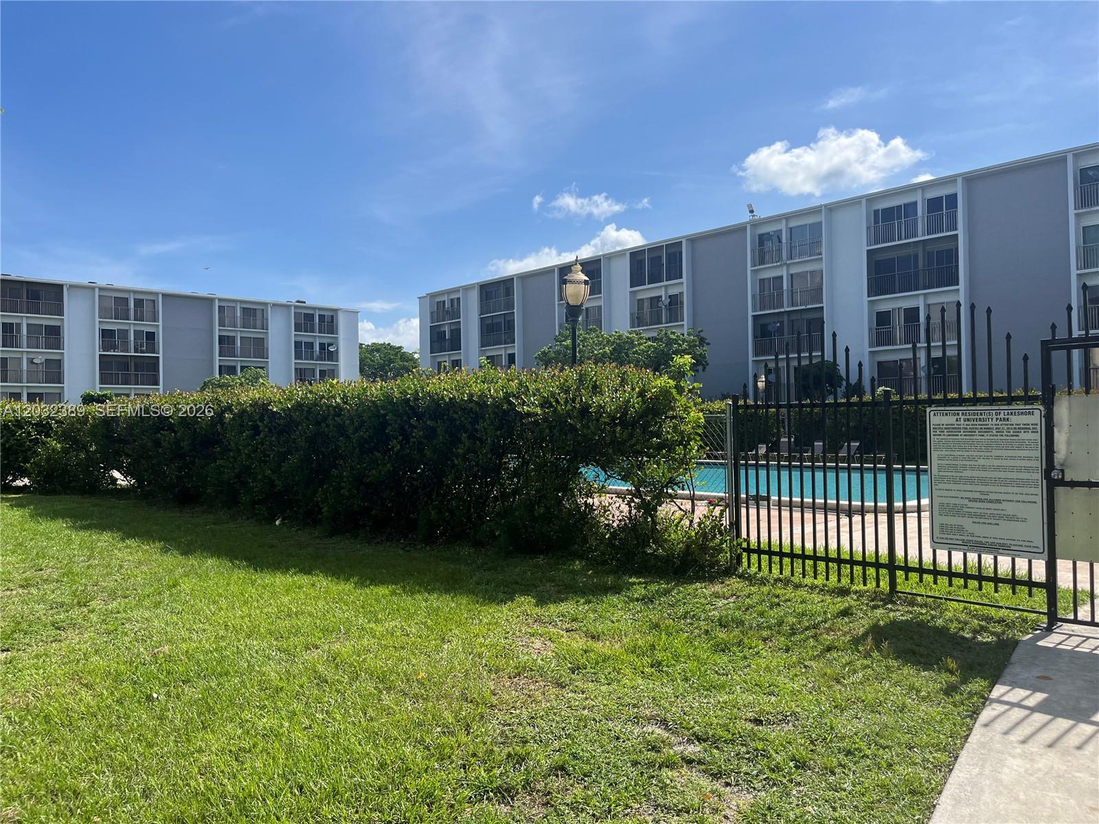 LAKESHORE AT UNIVERSITY P - Residential