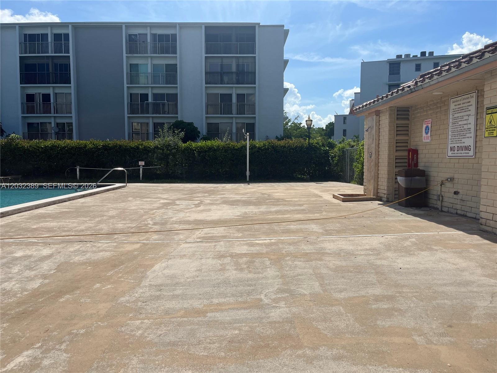 LAKESHORE AT UNIVERSITY P - Residential