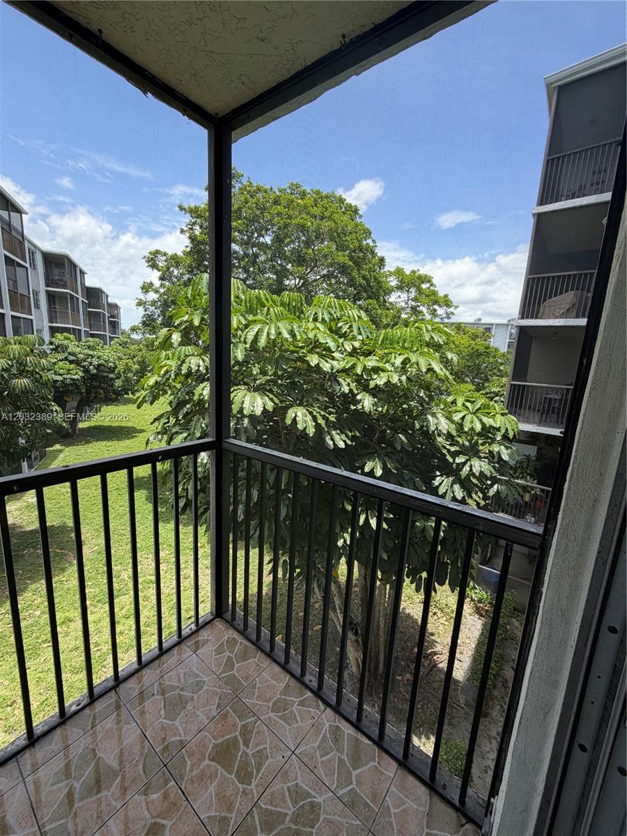 LAKESHORE AT UNIVERSITY P - Residential