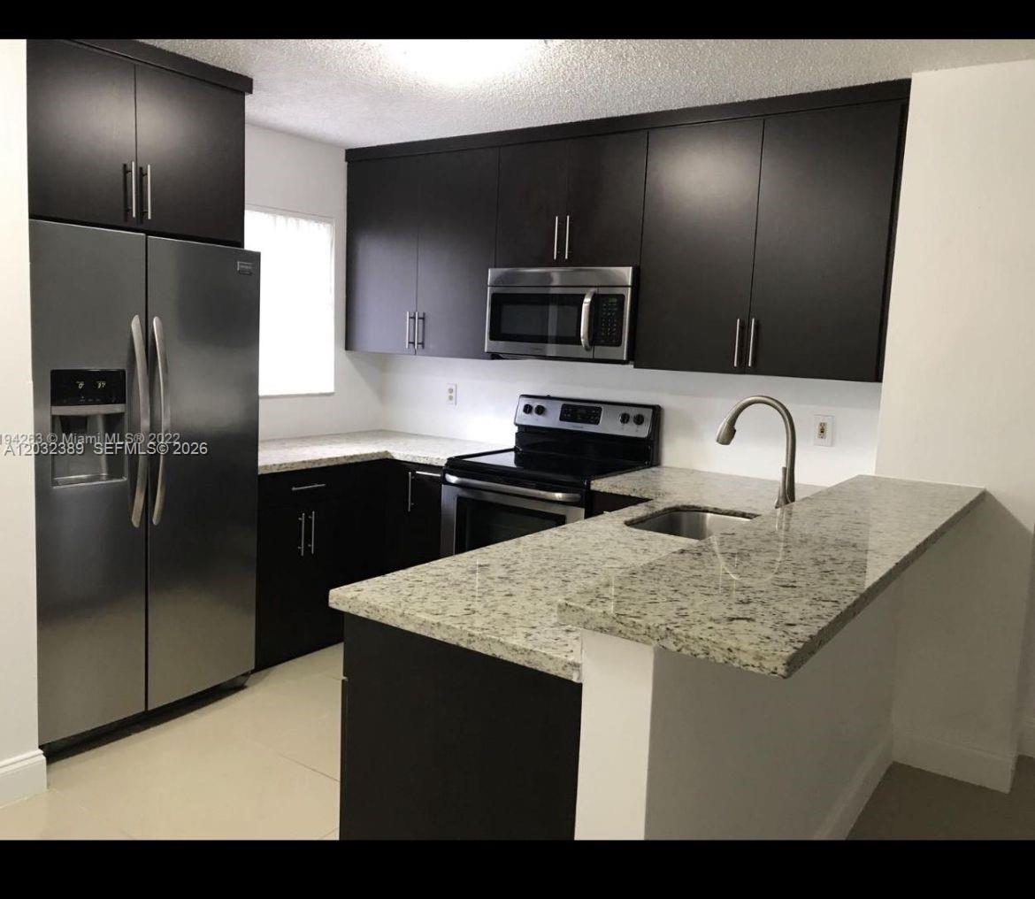 LAKESHORE AT UNIVERSITY P - Residential