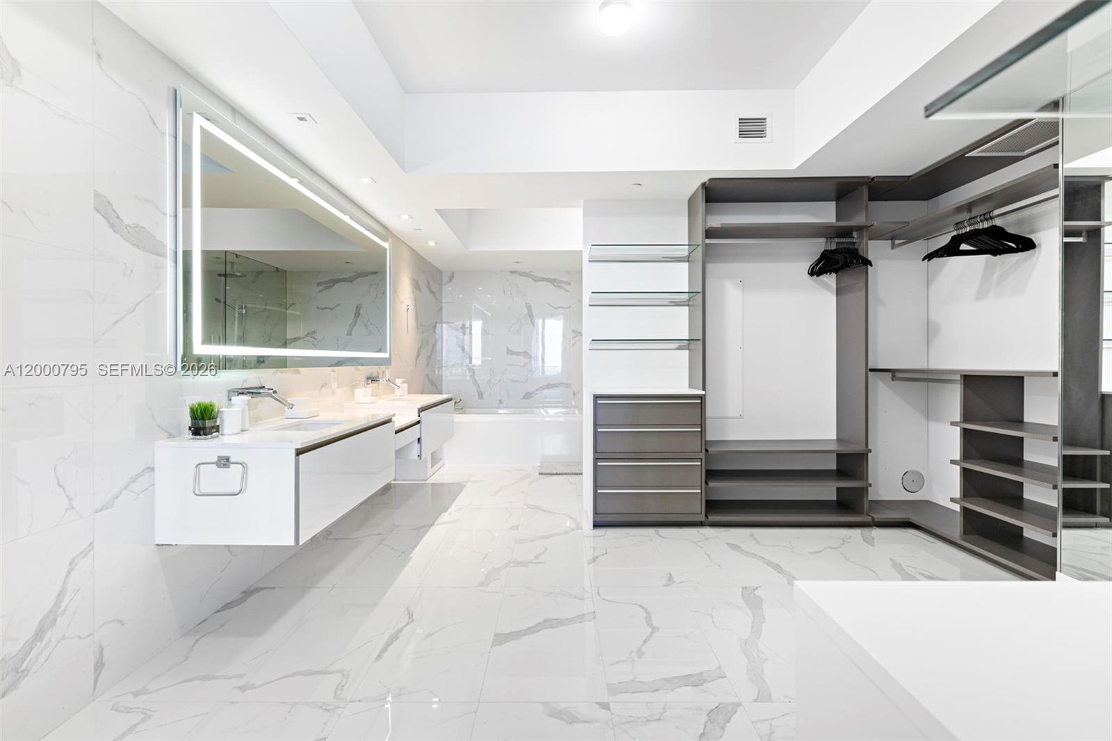 PRIVE CONDO - Residential