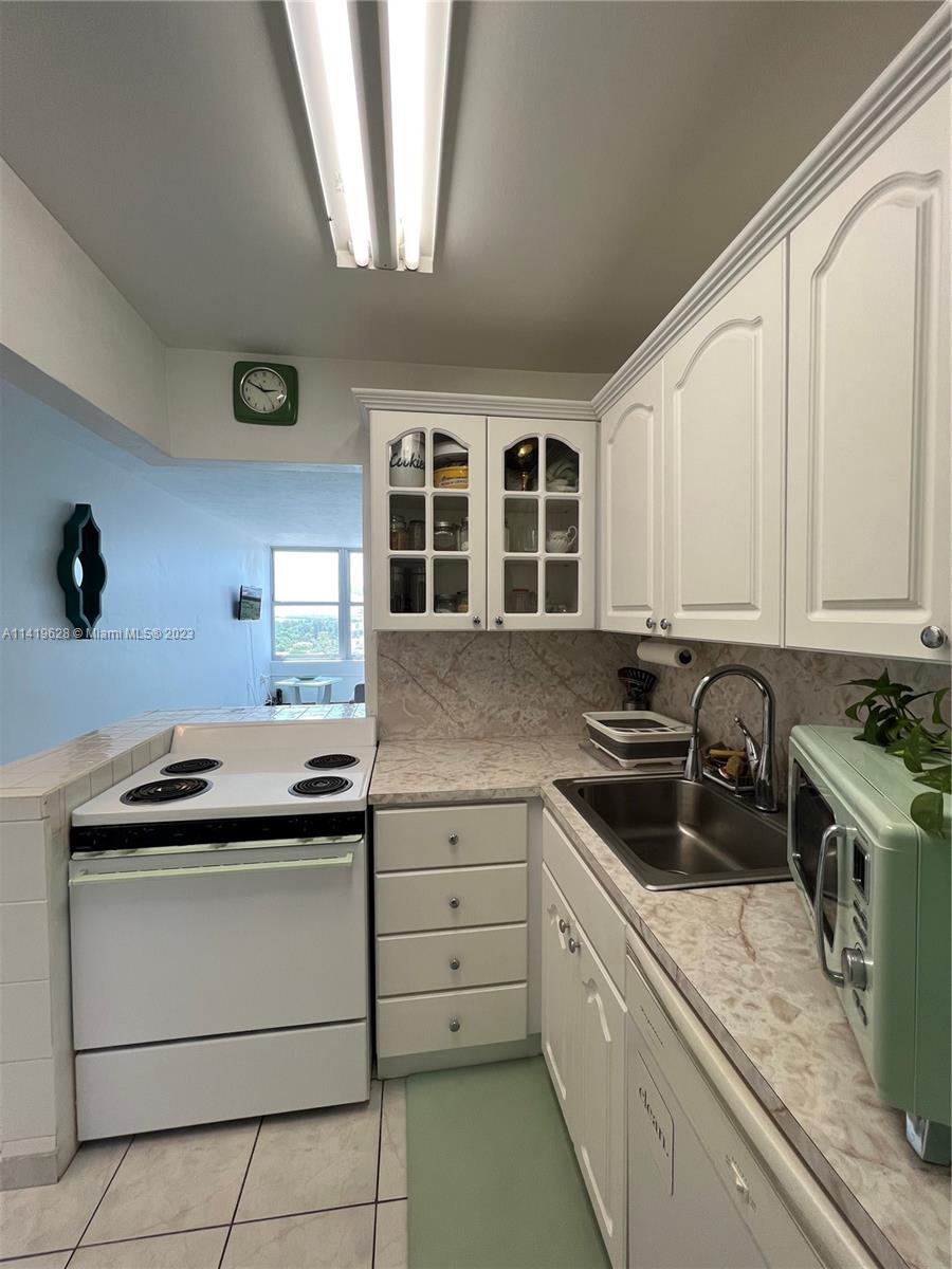 TRITON TOWER CONDO - Residential Lease