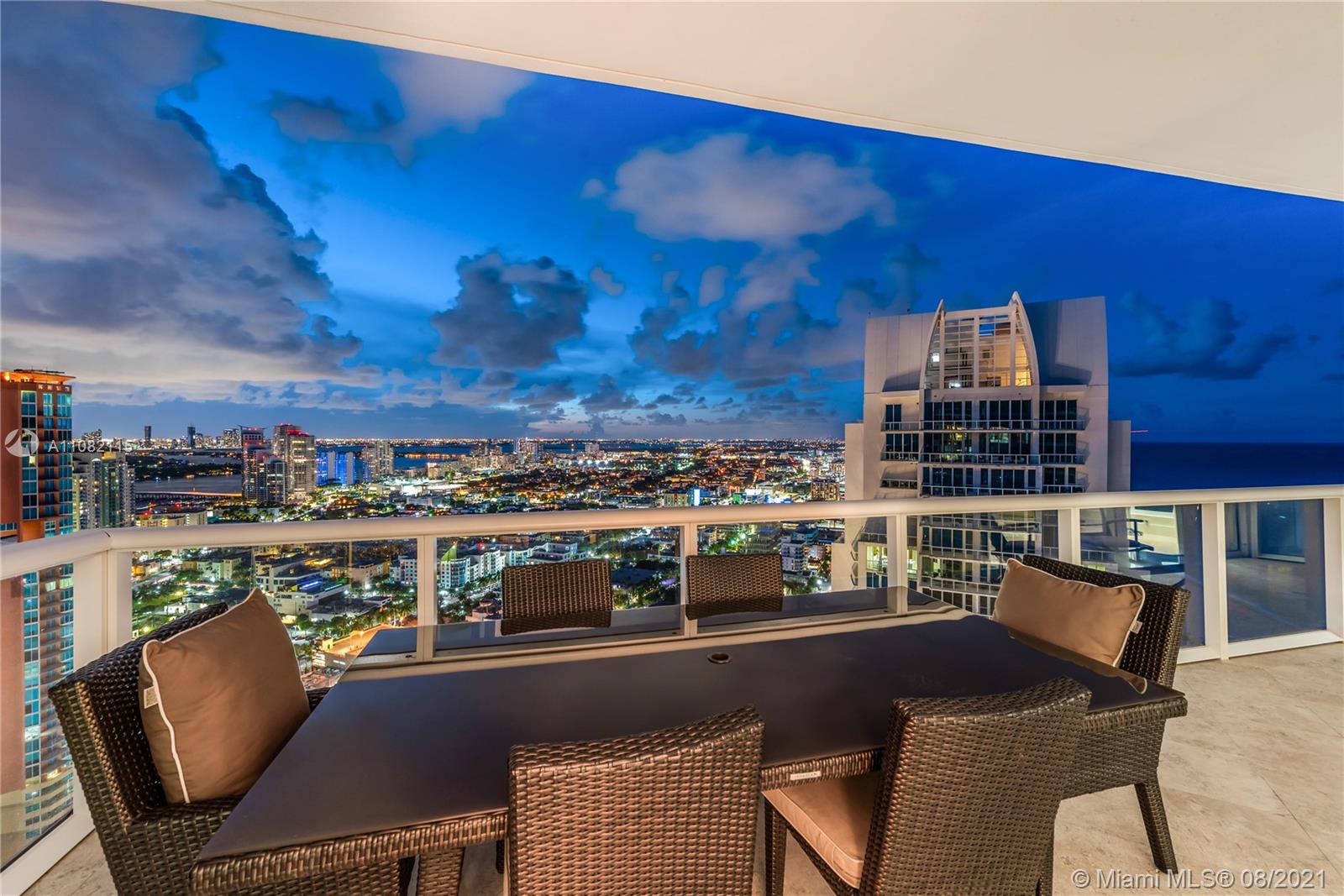 CONTINUUM ON SOUTH BEACH - Residential