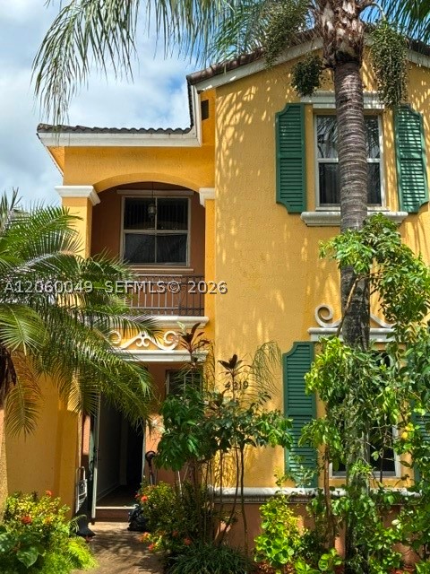 Beautifully remodeled townhome located in the community of Marbella Bay in Waterstone. The central AC has been recently replaced, the flooring is brand new, all appliances are stainless steel, 2 assigned parking spaces, community pool and clubhouse with gym and other amenities, enclosed outdoor patio. This is a perfect family home with a 4th bedroom that could be used as an office. Located near shops, schools, and major roads.