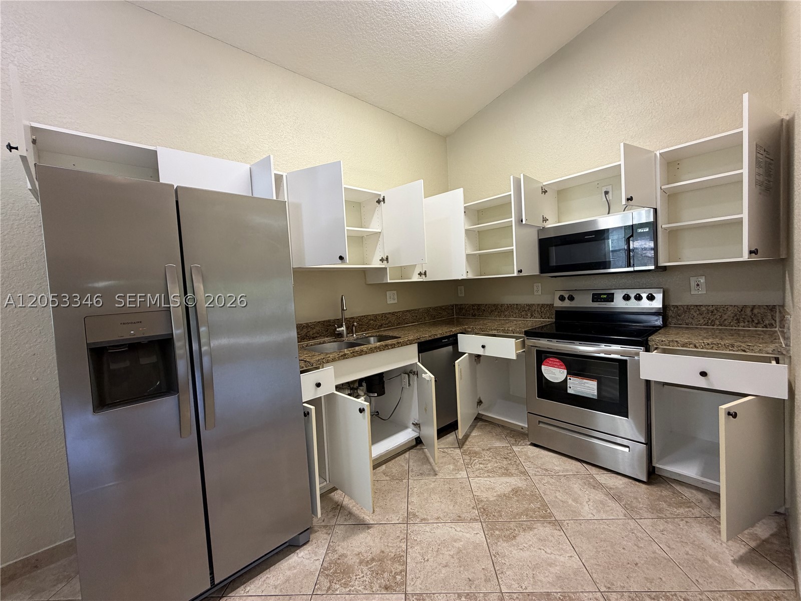REGENCY LAKES AT COCONUT - Residential