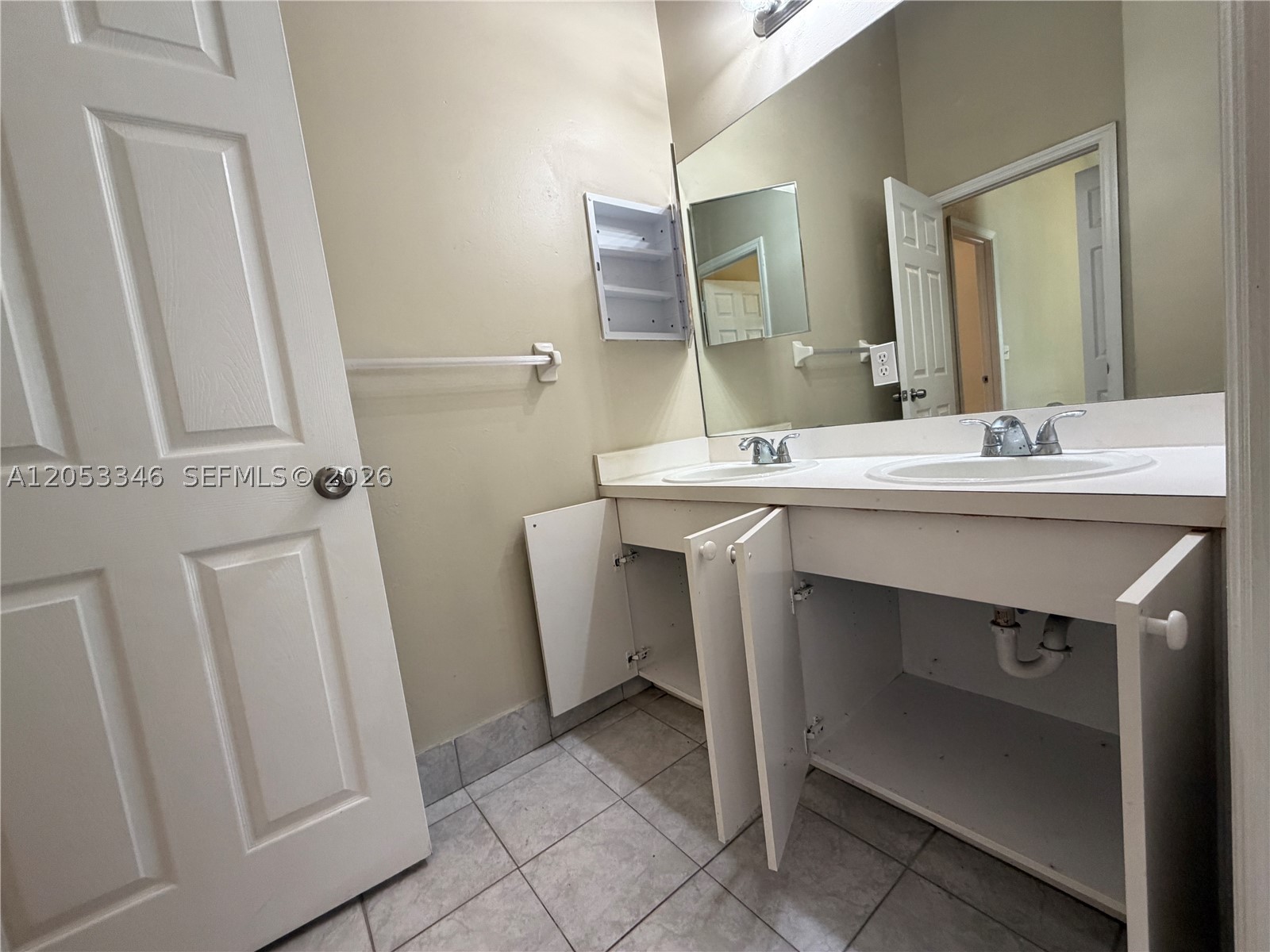 REGENCY LAKES AT COCONUT - Residential