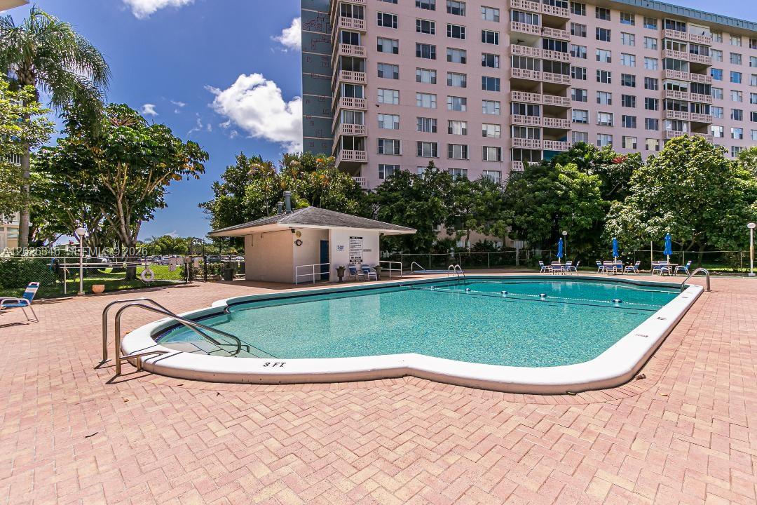 HILLCREST EAST NO 27 COND - Residential