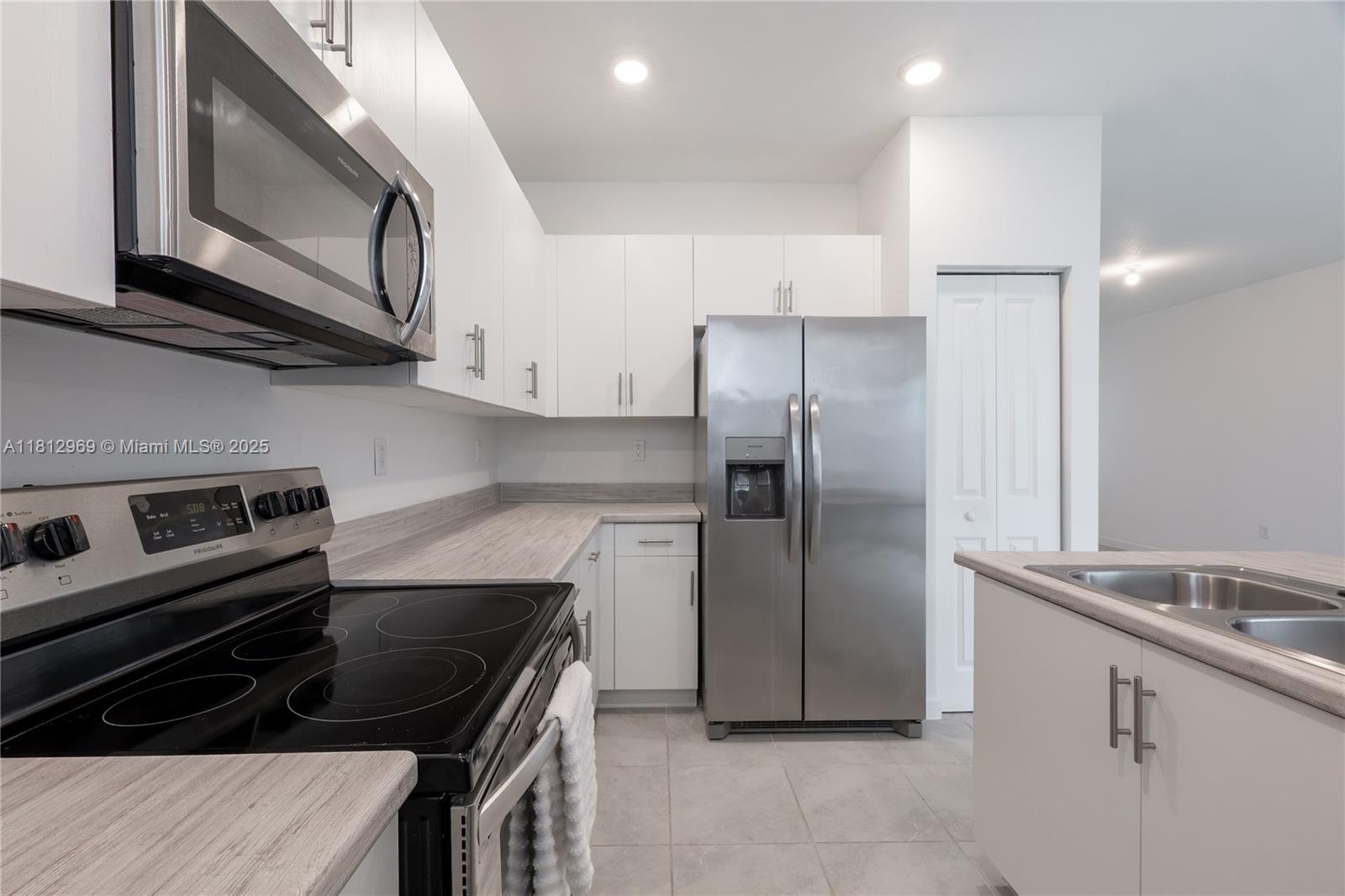 PINE ISLE PINE VISTA - Residential Lease
