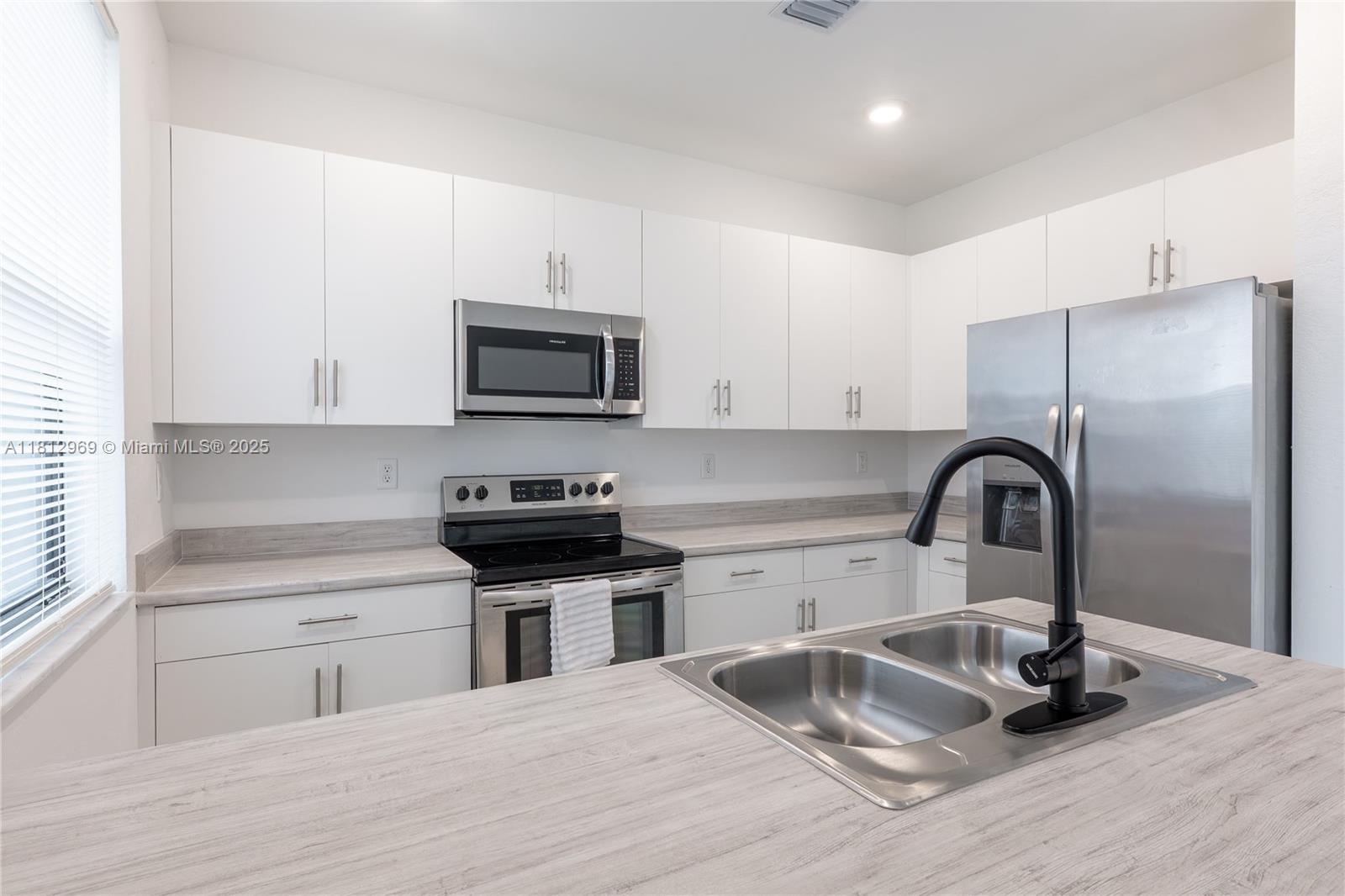 PINE ISLE PINE VISTA - Residential Lease