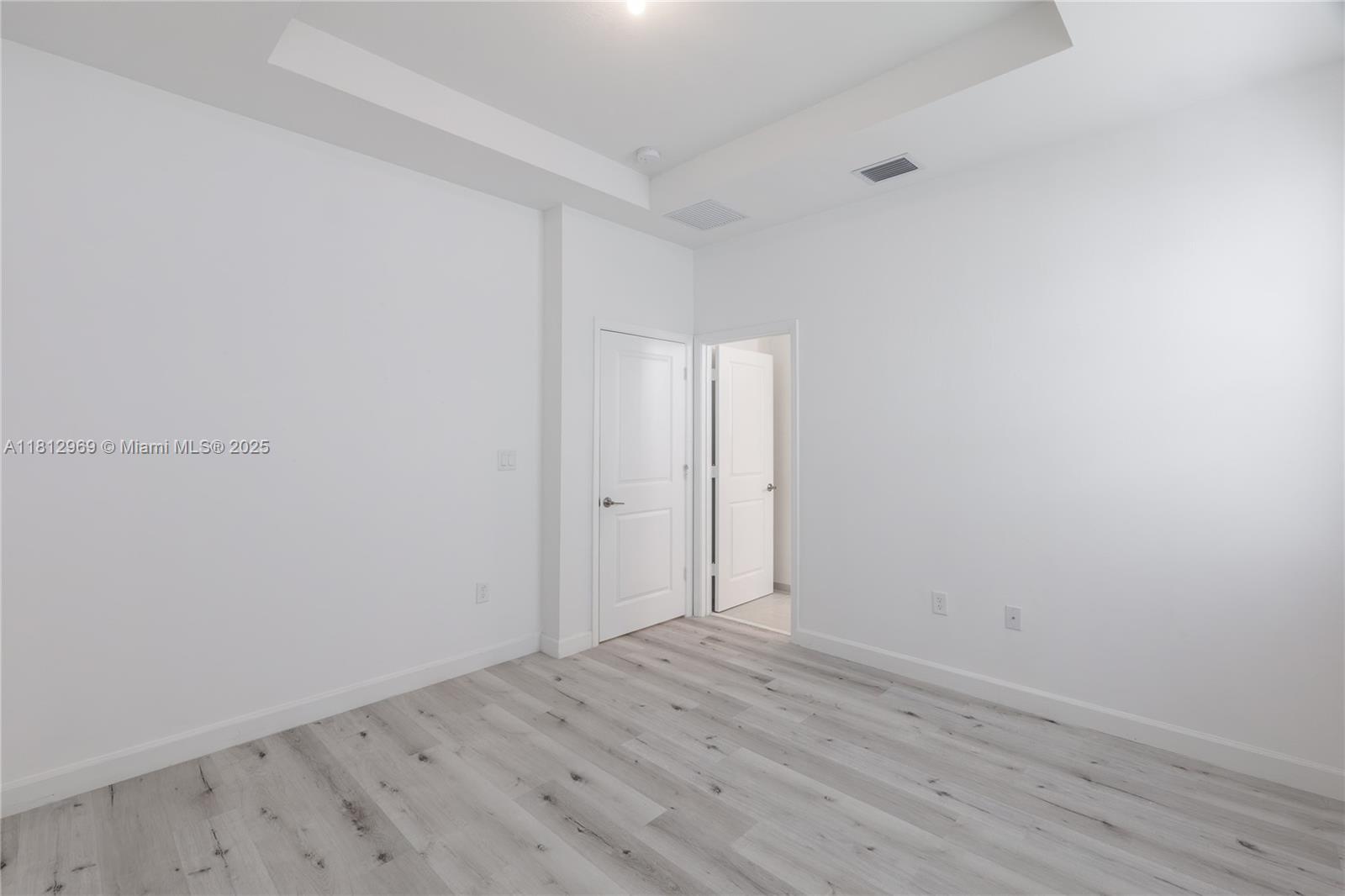 PINE ISLE PINE VISTA - Residential Lease