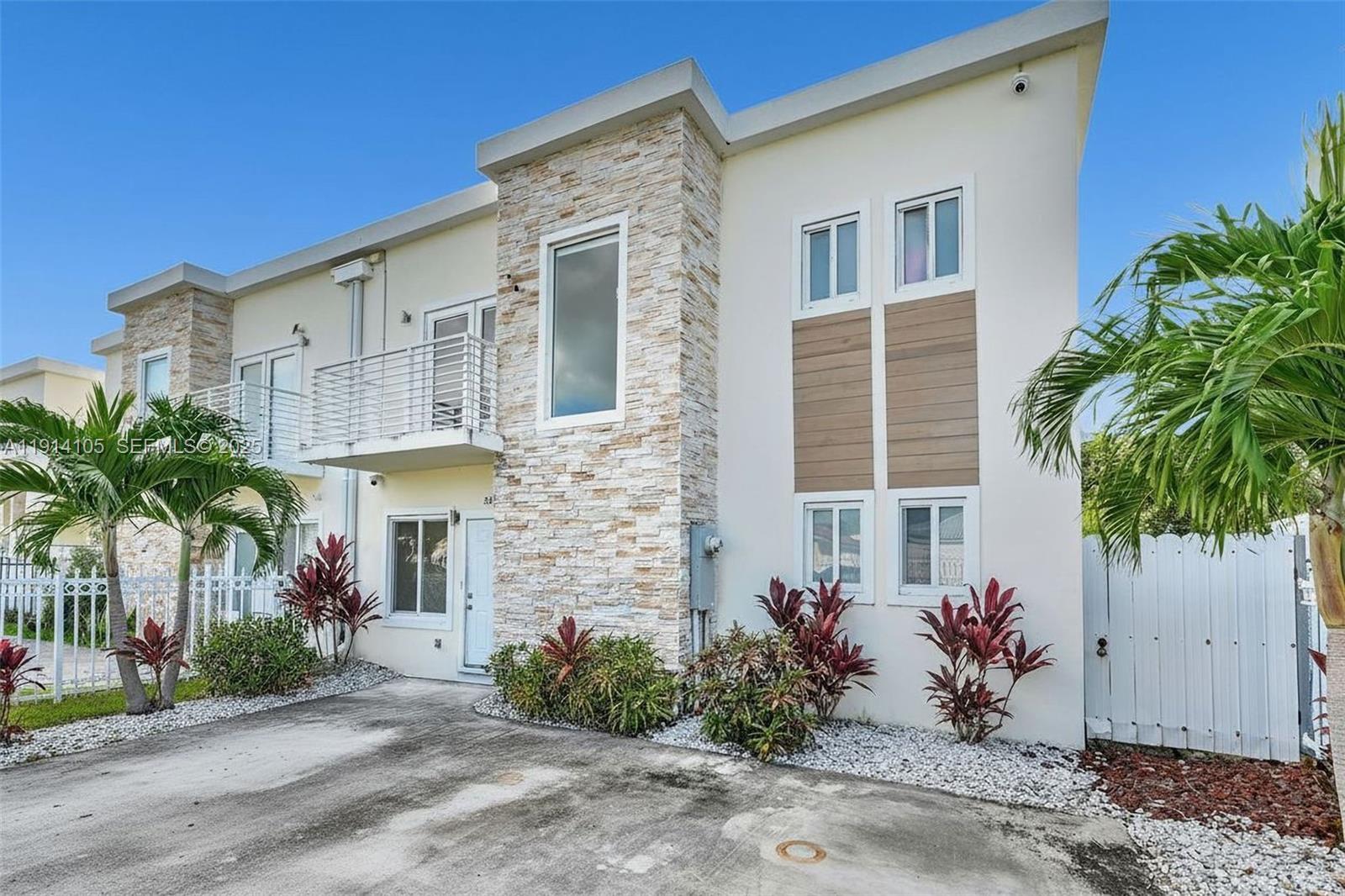 VITRAN AT NARANJA ESTATES - Residential
