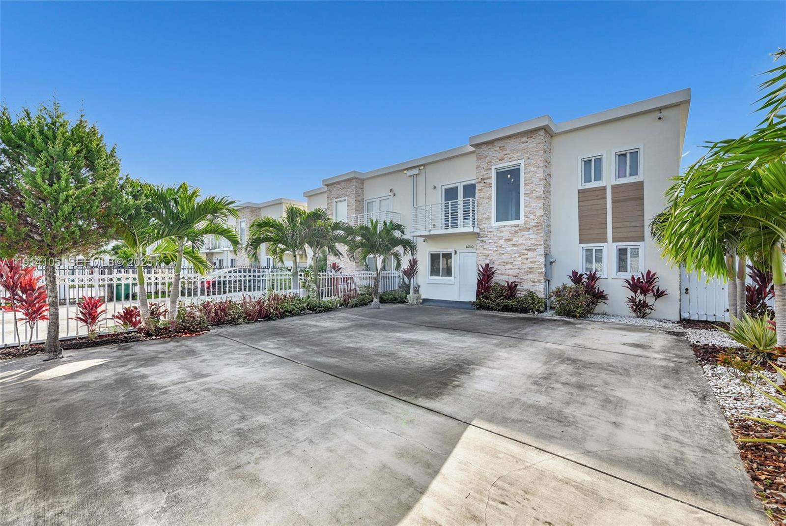 VITRAN AT NARANJA ESTATES - Residential