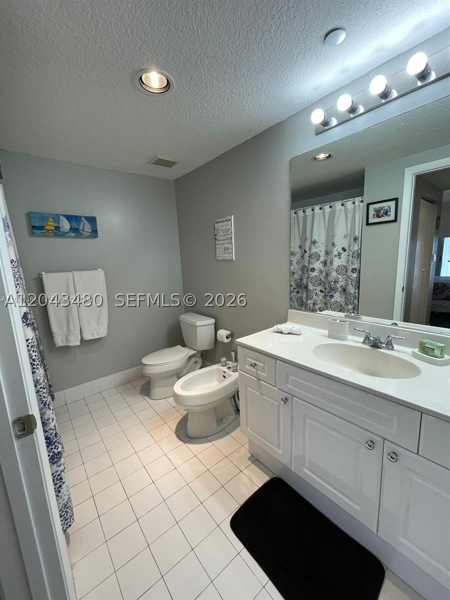 GOLDEN BAY CLUB CONDO - Residential Lease