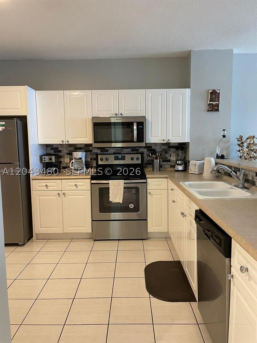 GOLDEN BAY CLUB CONDO - Residential Lease