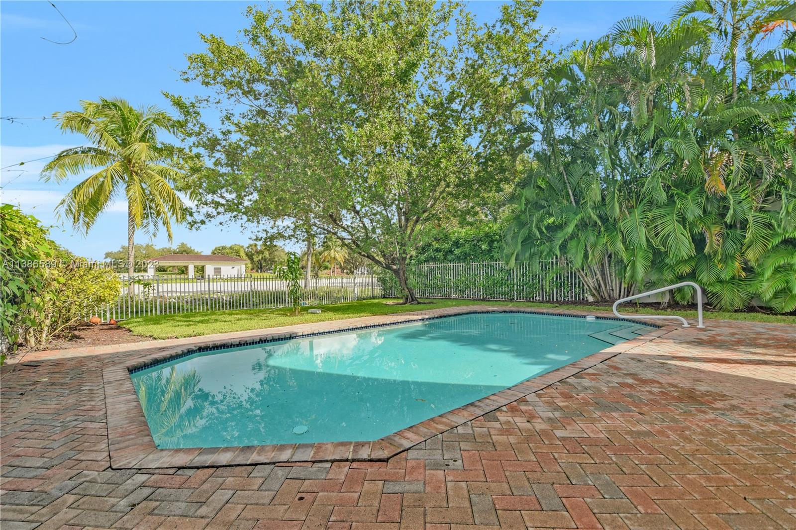 PRESIDENTIAL ESTATES SUB - Residential