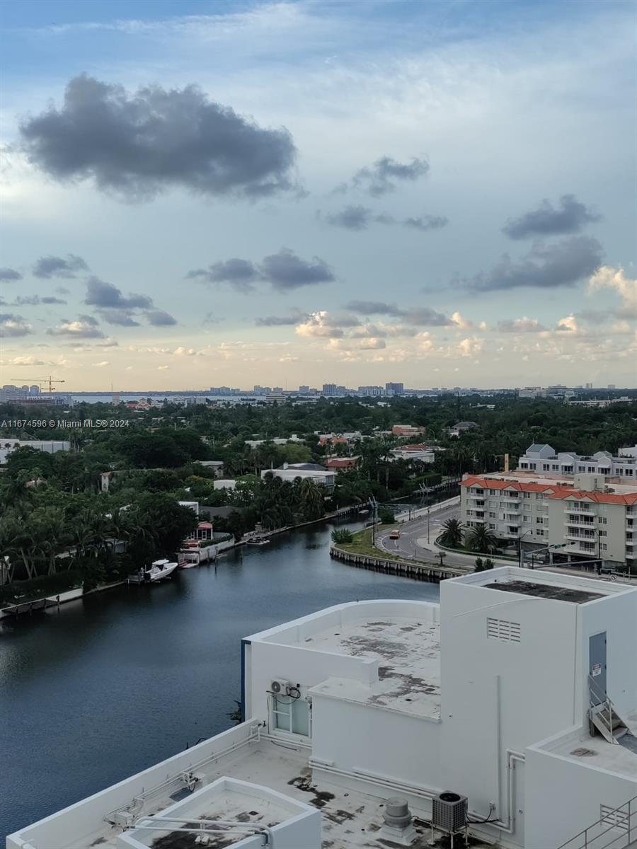 THE ROYAL CLUB CONDO - Residential Lease