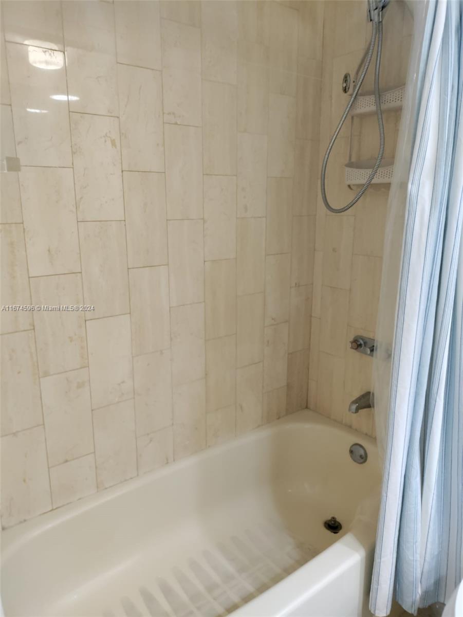 THE ROYAL CLUB CONDO - Residential Lease