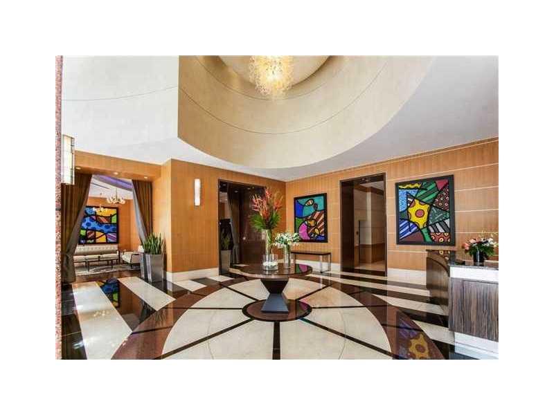 2/2 APT IN DOWNTOWN MIAMI URBAN LIFESTAYLE. SPECTACULAR HIGHRISE, FULL OF AMENITIES,GYM, SPA, PARTY ROOM, OFFICE MEETING ROOM, MOVIE THEATER,NEW CONSTRUCTION. BEAUTIFUL CITY  AND WATER VIEW. FEW MINUTES FROM BRICKELL,  WYNWOOD.CLOSE TO SHOPPING CENTERS,  RESTAURANTS, WALKING DISTANCE TO AAA,BAYSIDE,PREFORMING ARTS CENTER AND MUSEUM PARK,HIGHWAYS. FRESHLY PAINTED AND NEW PORCELANATO FLOORS