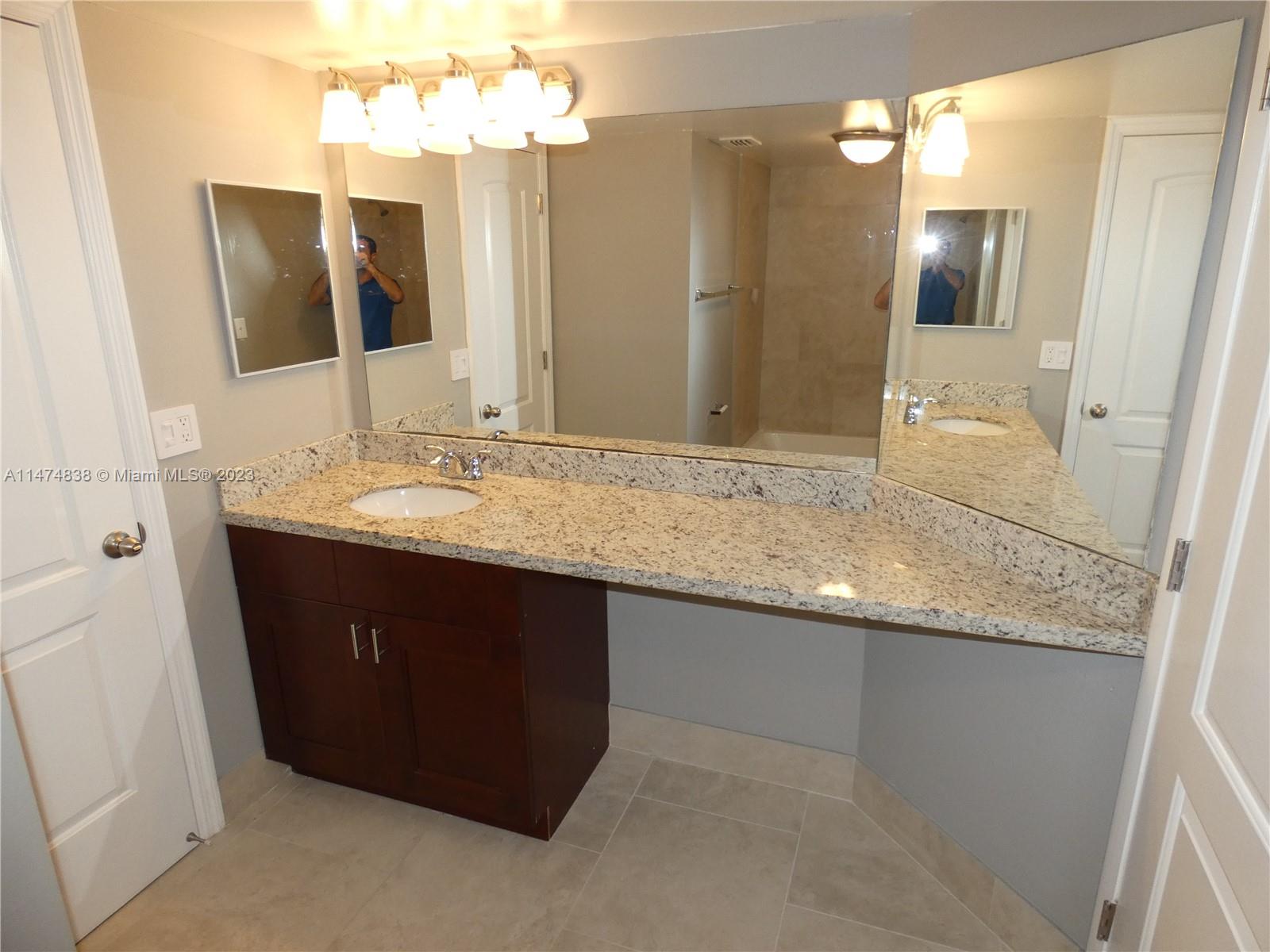 LAKEVIEW CLUB CONDO - Residential Lease