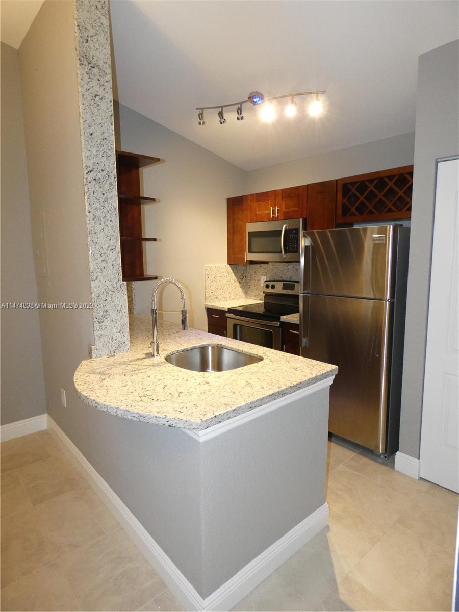 LAKEVIEW CLUB CONDO - Residential Lease