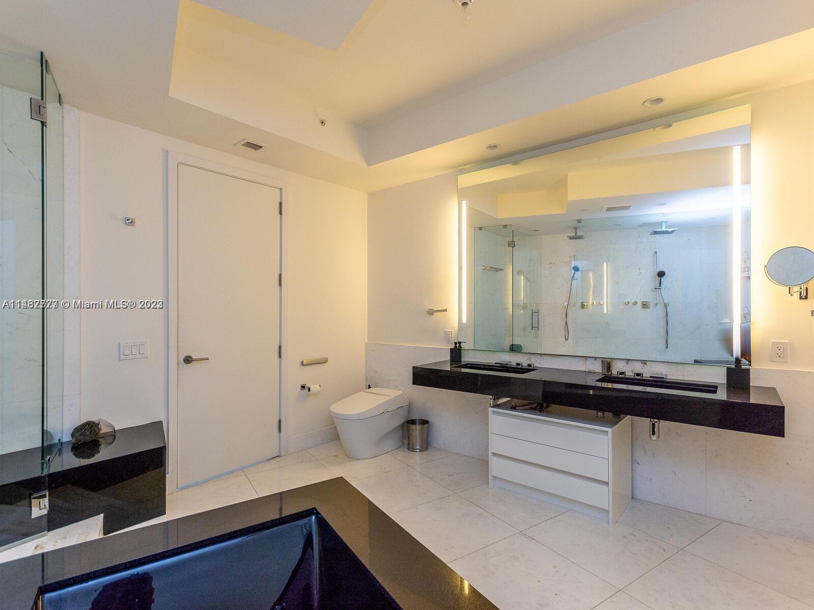 18555 COLLINS AVENUE COND - Residential