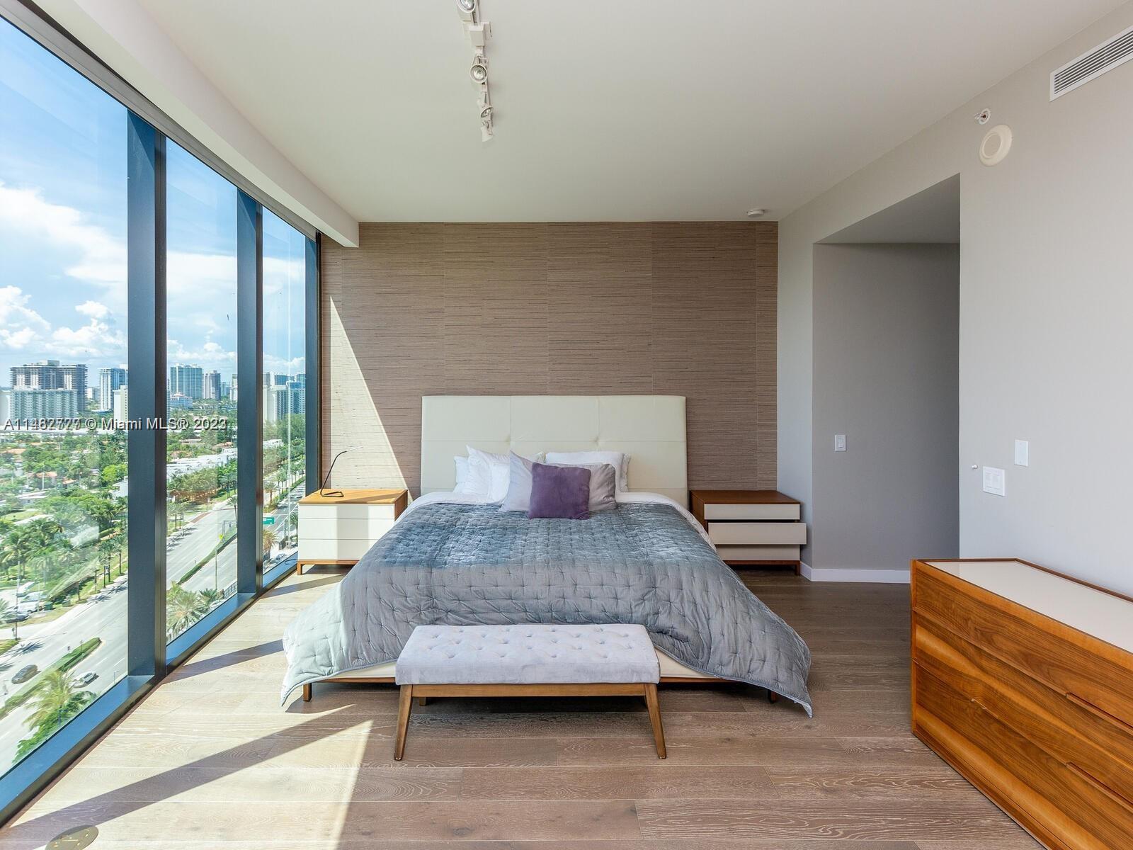 18555 COLLINS AVENUE COND - Residential