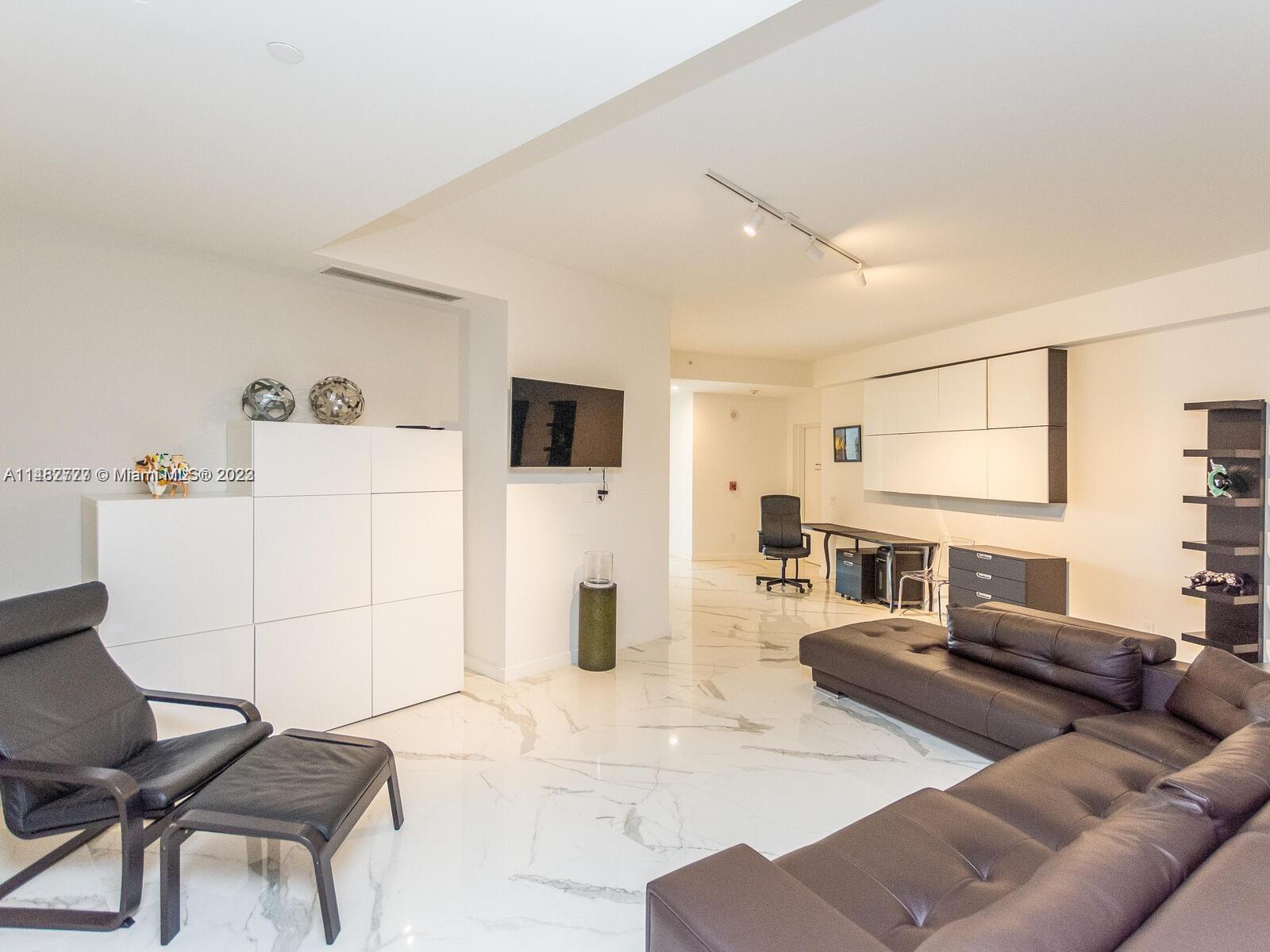 18555 COLLINS AVENUE COND - Residential