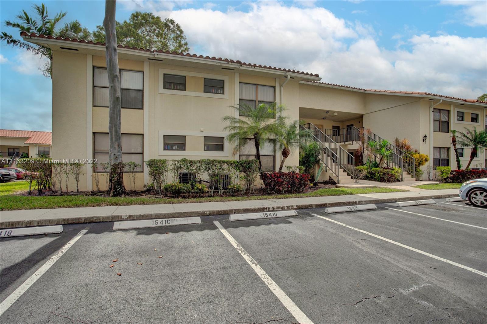Investor's dream easy rental  Condo 3/2 with 12x4 tiled balcony, freshly painted, new flooring vinyl and laminate in bedrooms. Tile throughout apt except BR. Granite countertop in kitchen and bathrooms, stainless steel under mount sink with disposal, kitchen has tall wood cabinets, stainless steel appliances, full-size washer dryer, amenities include  fully equipped gym, pool, hot tub & tennis court. Appliances on transferable home warranty plan.