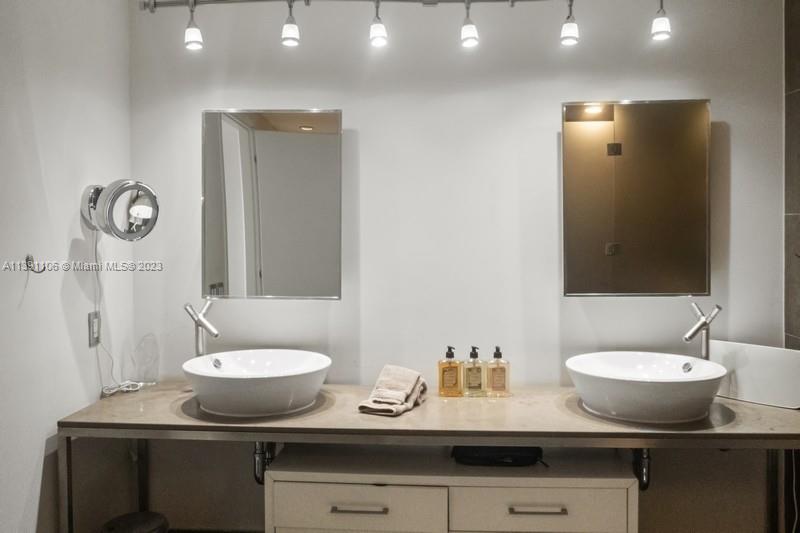 ICON CONDO - Residential