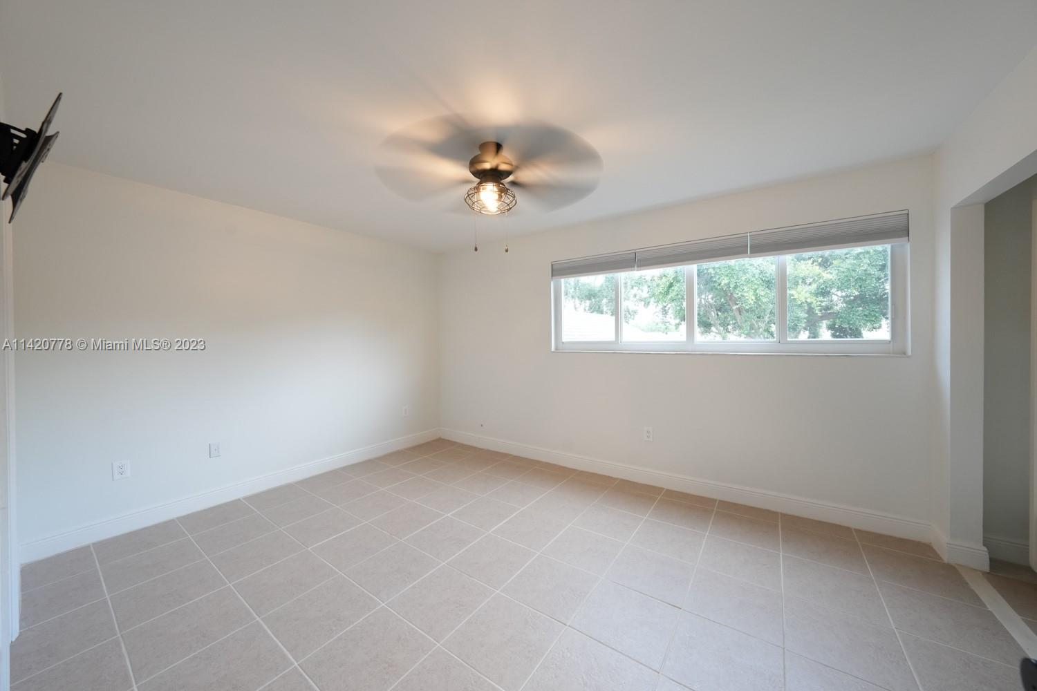 PEMBROKE LAKES SECTION SE - Residential Lease