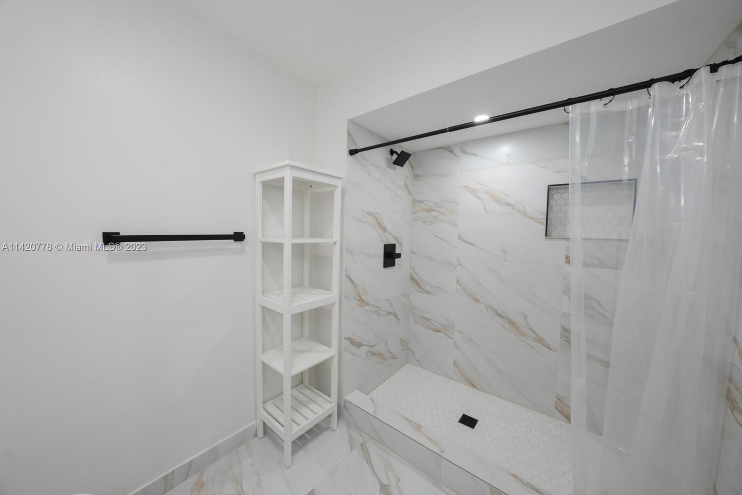 PEMBROKE LAKES SECTION SE - Residential Lease