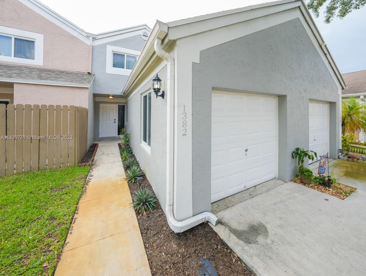 PEMBROKE LAKES SECTION SE - Residential Lease