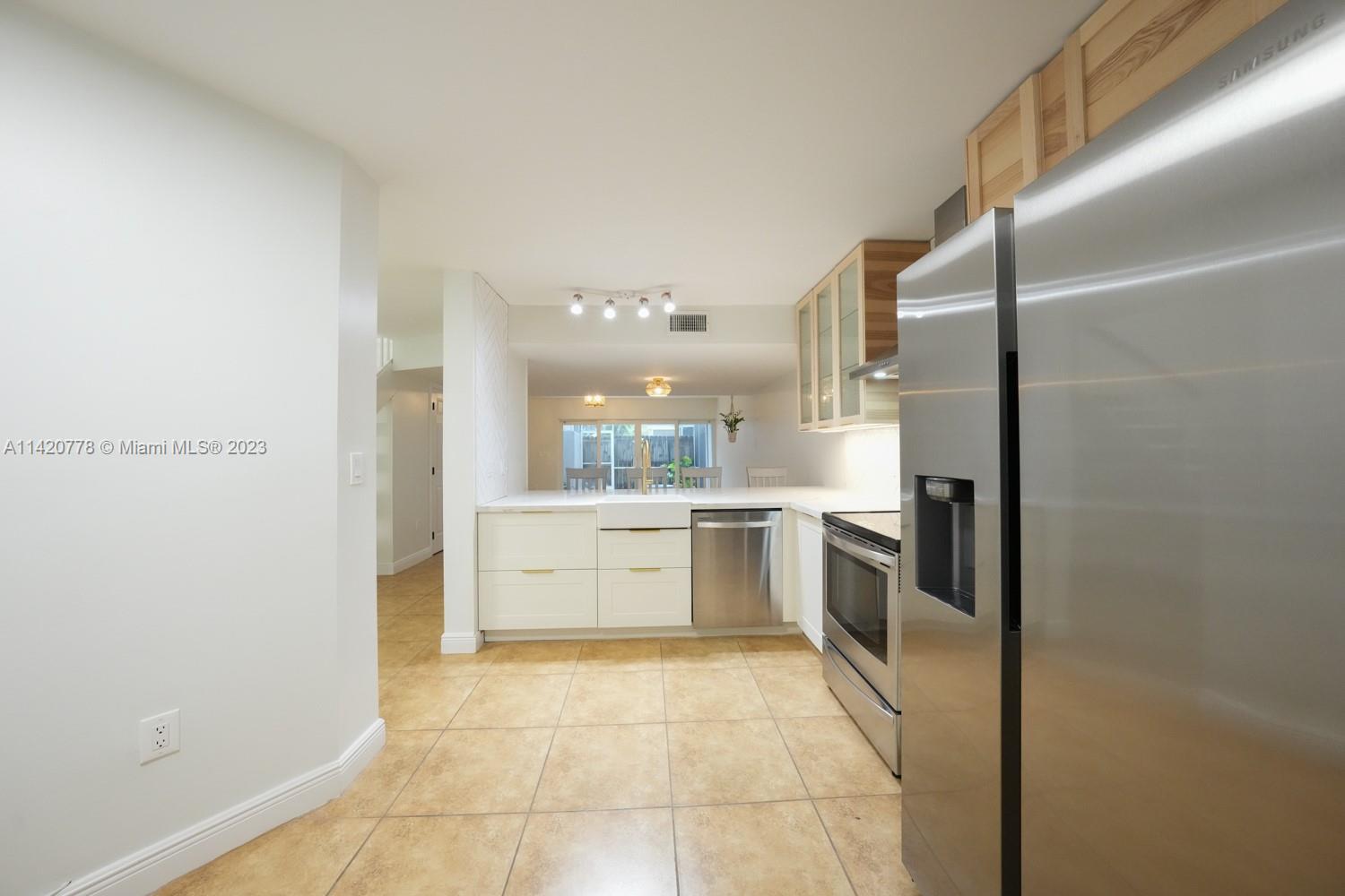 PEMBROKE LAKES SECTION SE - Residential Lease
