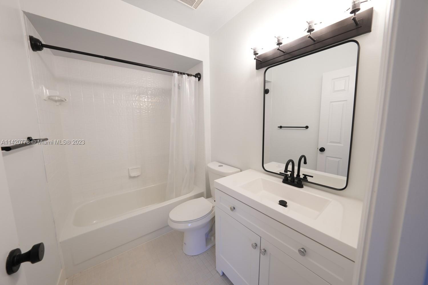 PEMBROKE LAKES SECTION SE - Residential Lease