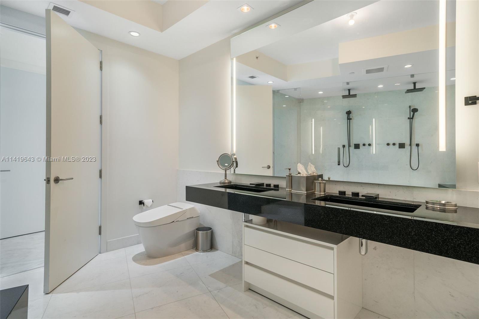 18555 COLLINS AVENUE COND - Residential Lease