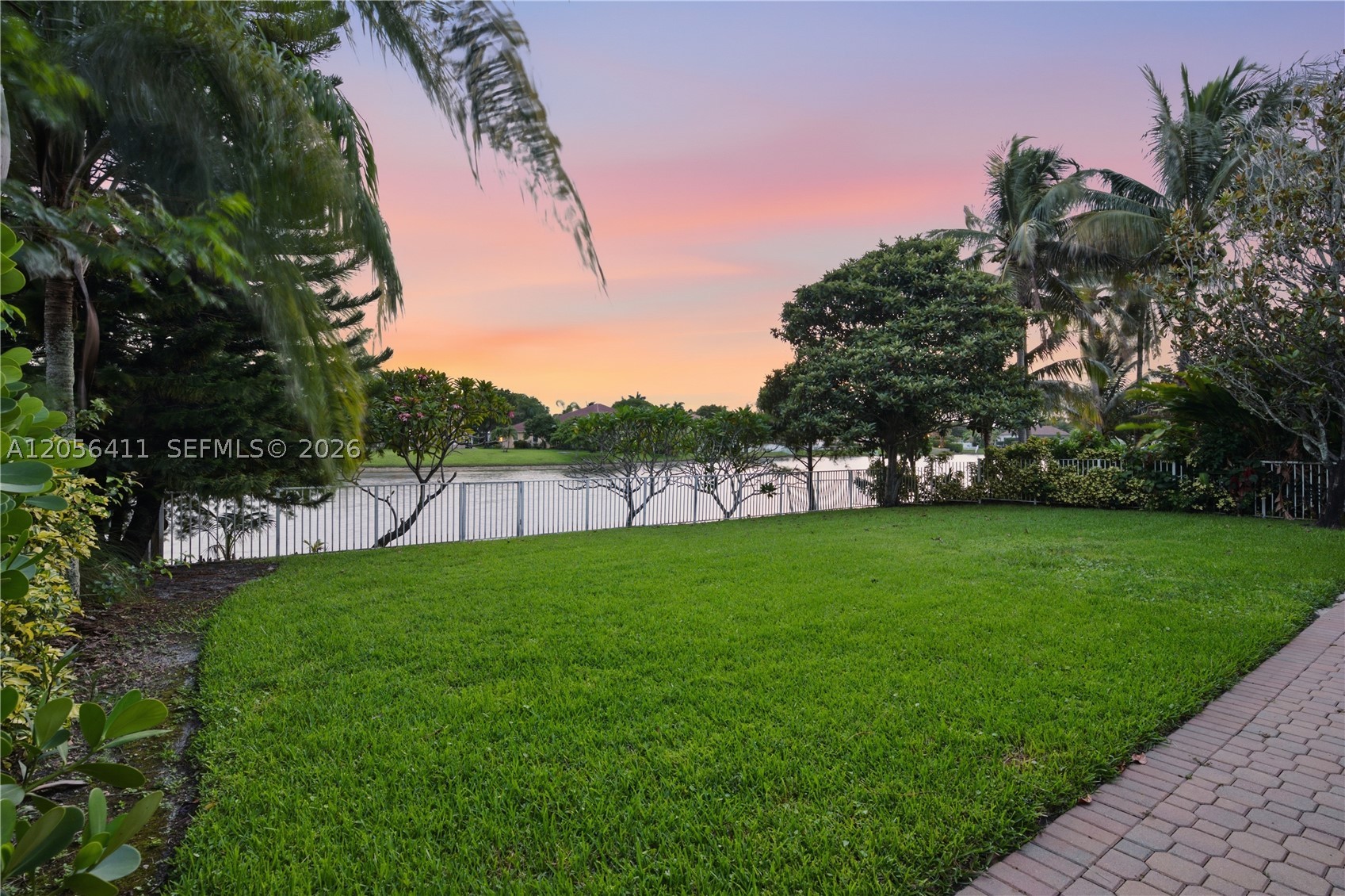 PEMBROKE FALLS - Residential