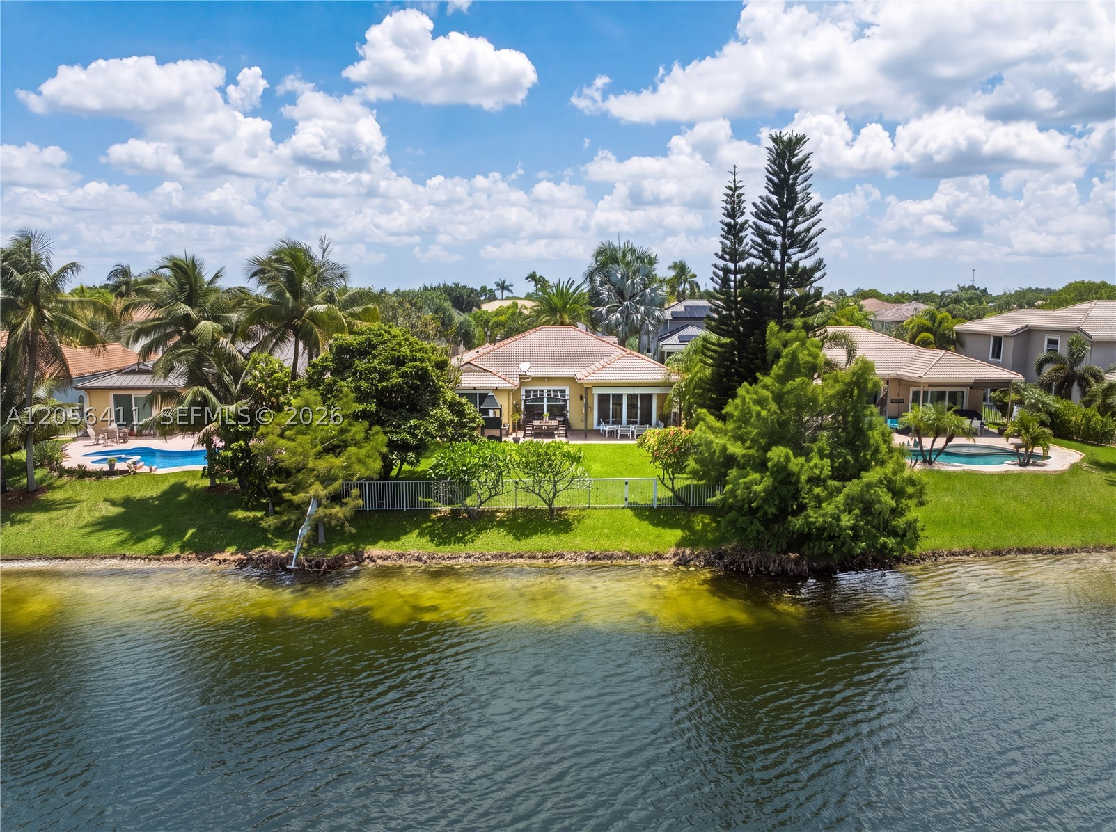 PEMBROKE FALLS - Residential