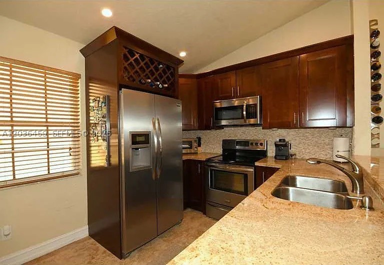 PEMBROKE LAKES SEC EIGHT - Residential Lease