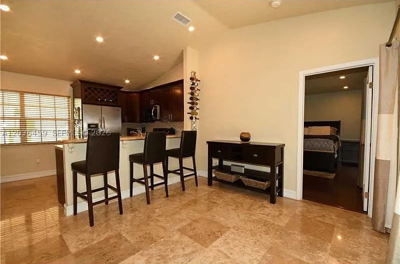 PEMBROKE LAKES SEC EIGHT - Residential Lease