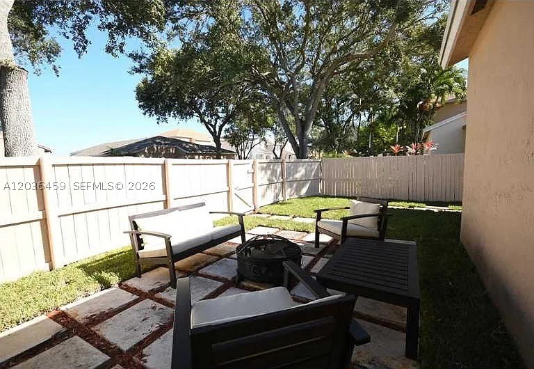 PEMBROKE LAKES SEC EIGHT - Residential Lease