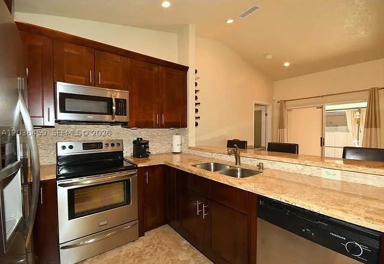 PEMBROKE LAKES SEC EIGHT - Residential Lease