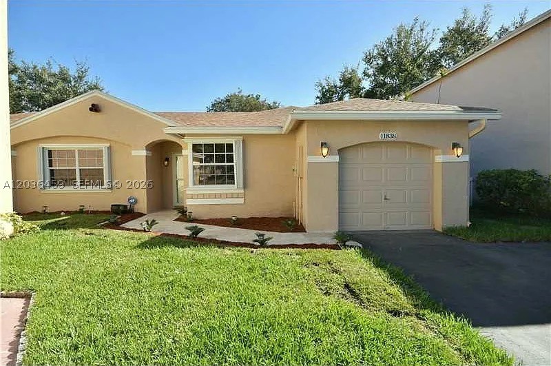 PEMBROKE LAKES SEC EIGHT - Residential Lease