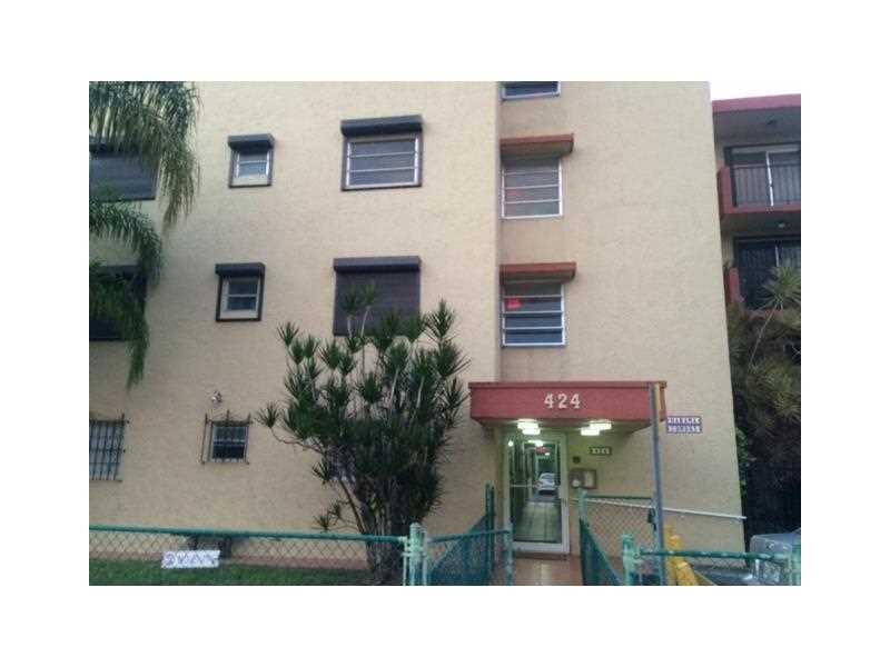 Nice 2 bedroom unit, Top floor with some City Views. Pre-Approval letter needed on all financed offers & CASH offer  require proof of funds dated w/in 30 day of offer as well provide copy of EMD check. Please allow 2-3 business days for seller  response.  Sold as-is Condition. See Broker remarks 4 offers. Building is Housing-Older Persons Act - Verified