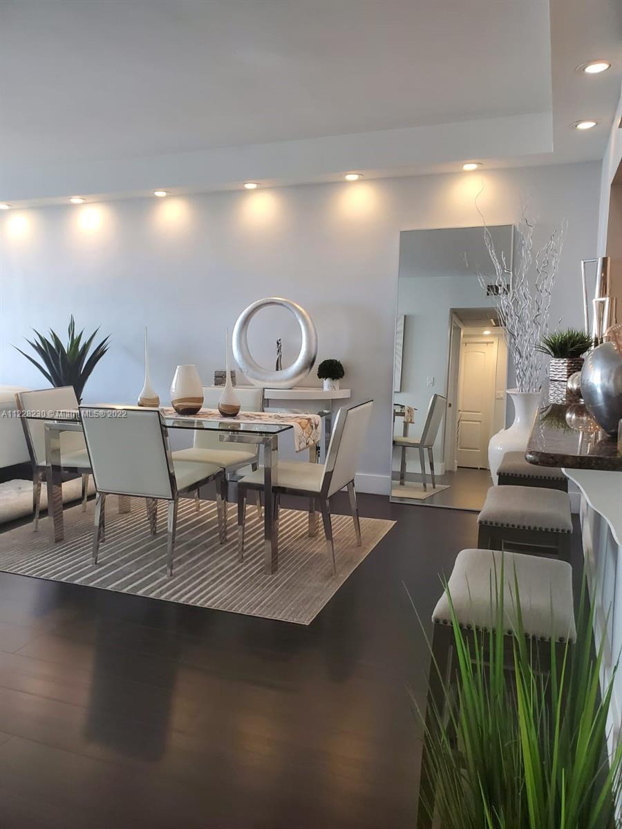 Beautiful newly semi-renovated 1:1 Apartment Condo. Showings Available After July 16th. Please call listing Agent for showings with 24hr notice. Tenant occupied until 02/28/23